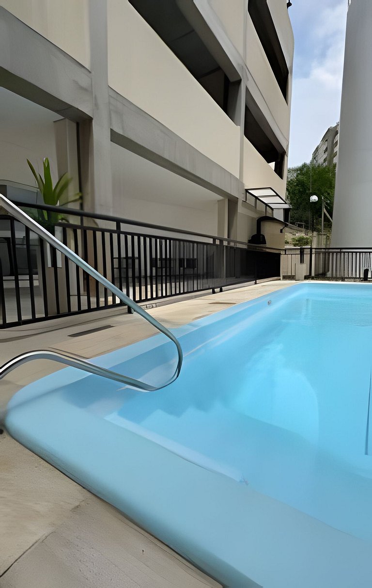 Apartamento completo com vaga, varanda e piscina