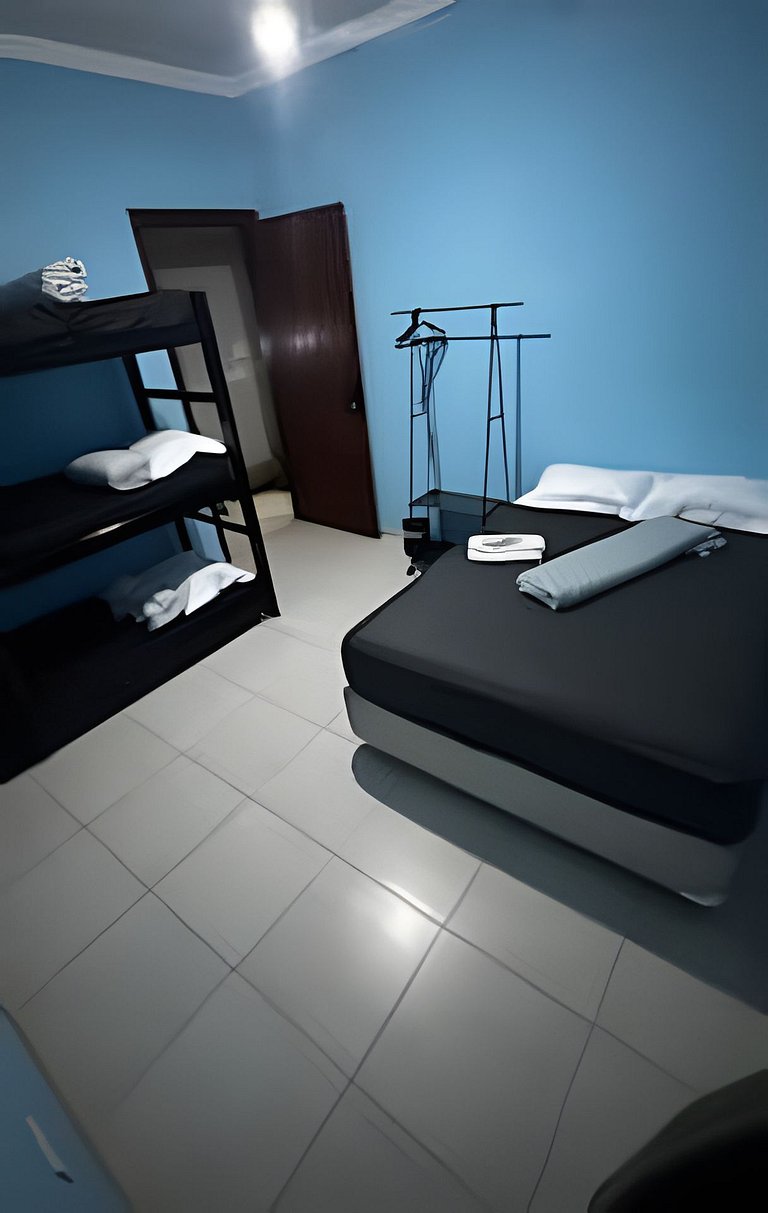 Refúgio Aconchegante com Garagem, Ônibus e trem