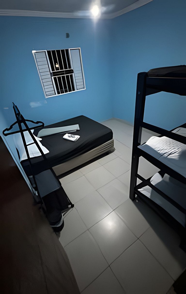 Refúgio Aconchegante com Garagem, Ônibus e trem