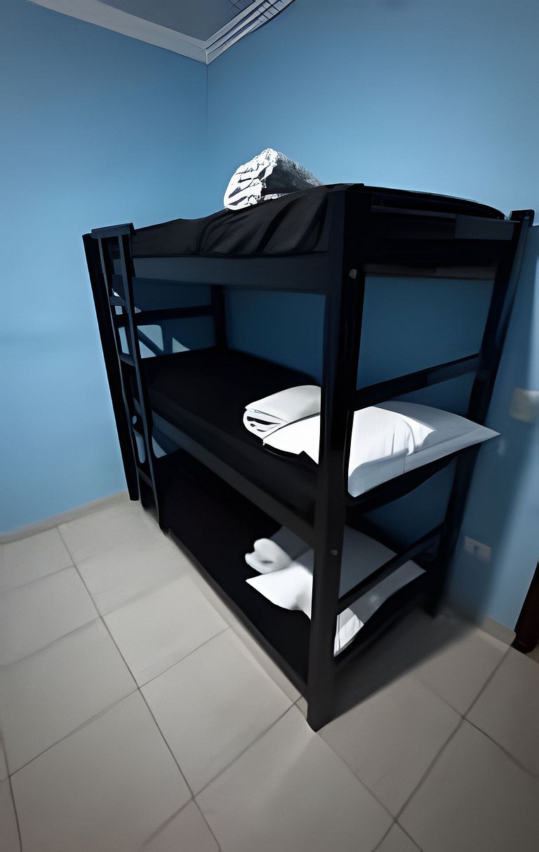 Refúgio Aconchegante com Garagem, Ônibus e trem