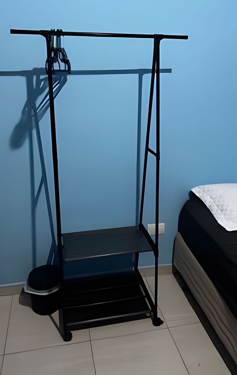 Refúgio Aconchegante com Garagem, Ônibus e trem