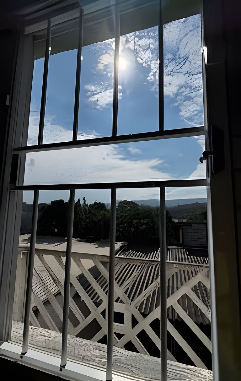 Refúgio Aconchegante com Garagem, Ônibus e trem