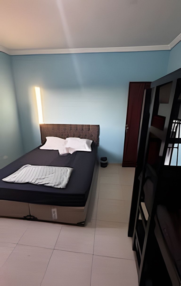 Refúgio Aconchegante com Garagem, Ônibus e trem