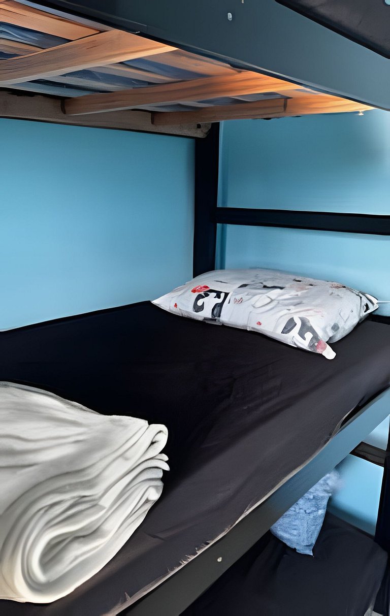 Refúgio Aconchegante com Garagem, Ônibus e trem