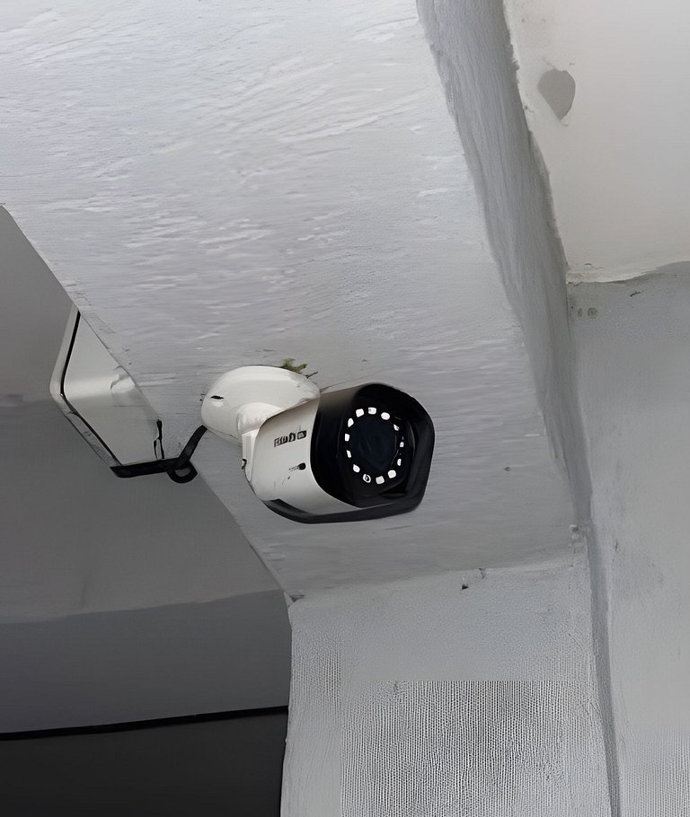 Refúgio Aconchegante com Garagem, Ônibus e trem