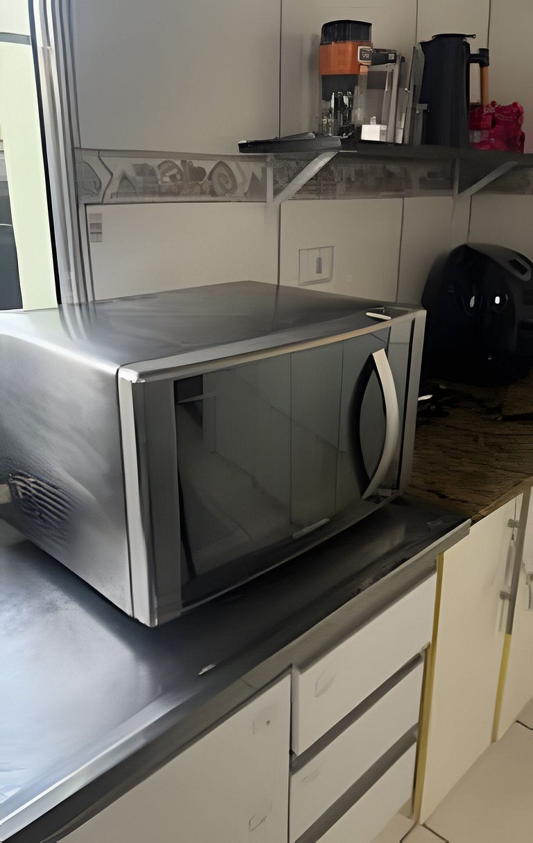 Refúgio Aconchegante com Garagem, Ônibus e trem