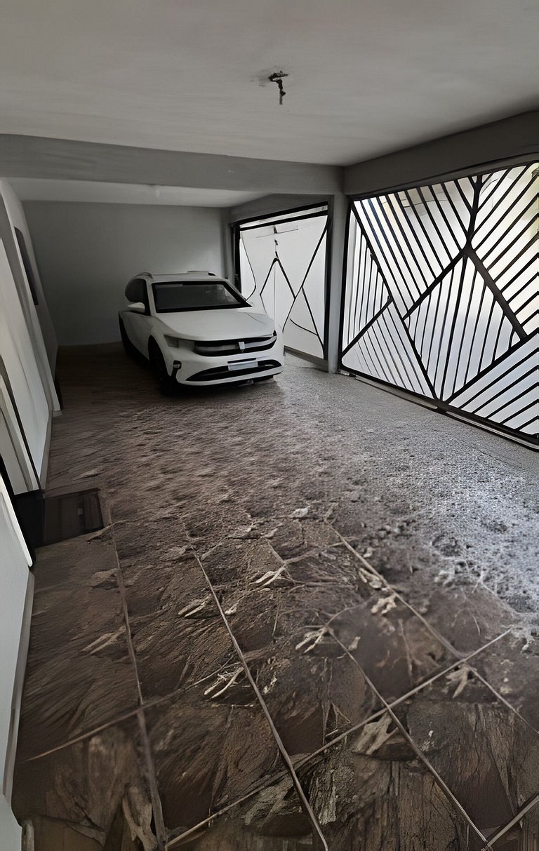 Refúgio Aconchegante com Garagem, Ônibus e trem