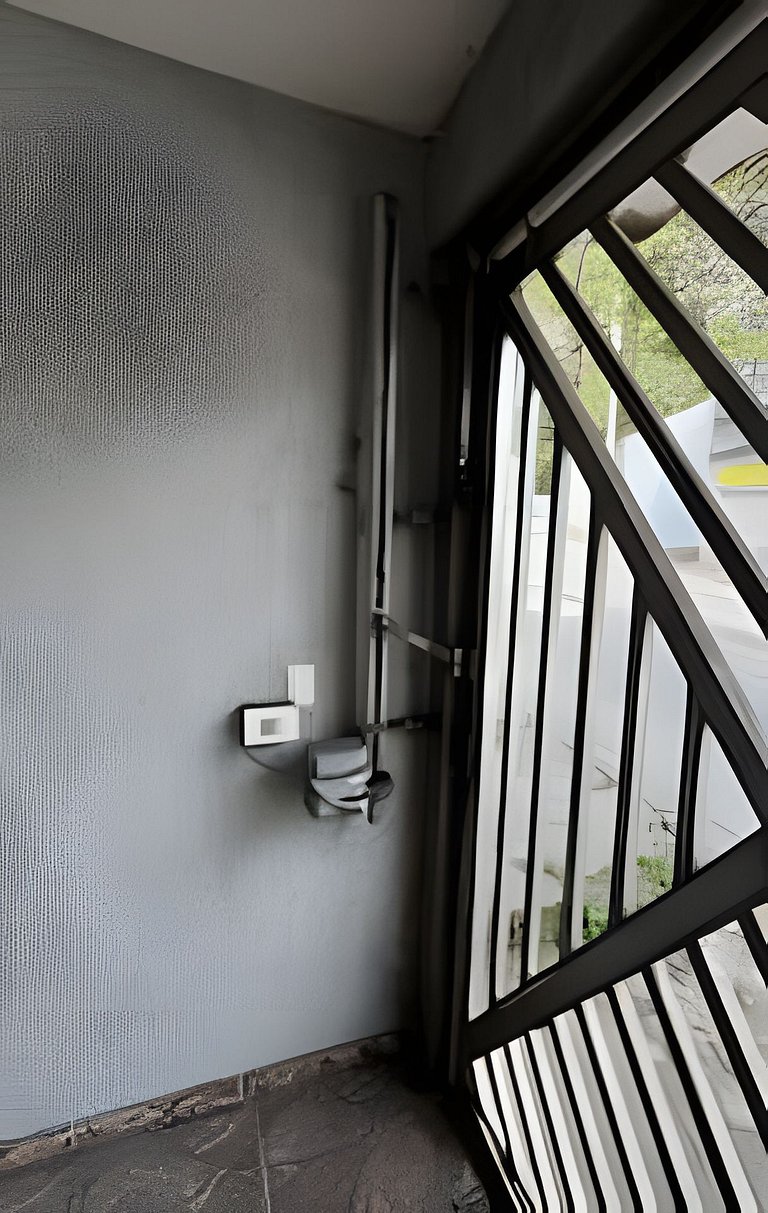 Refúgio Aconchegante com Garagem, Ônibus e trem