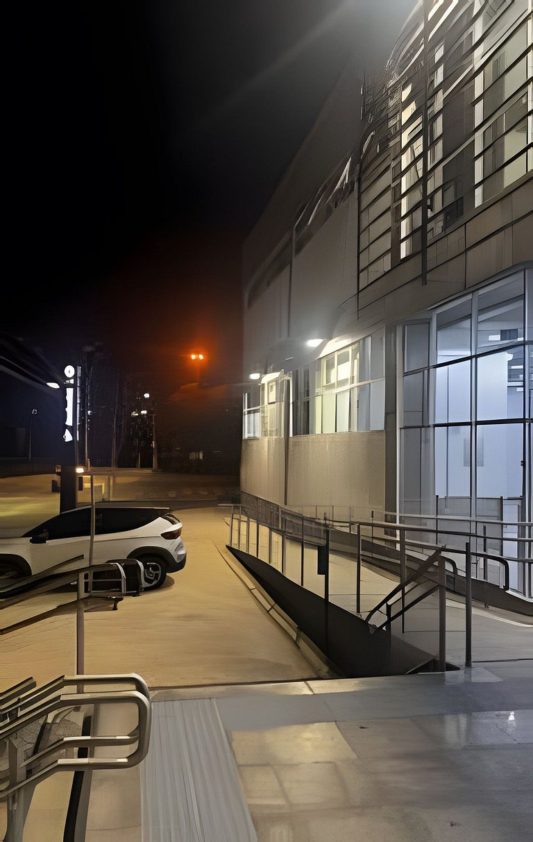 Refúgio Aconchegante com Garagem, Ônibus e trem