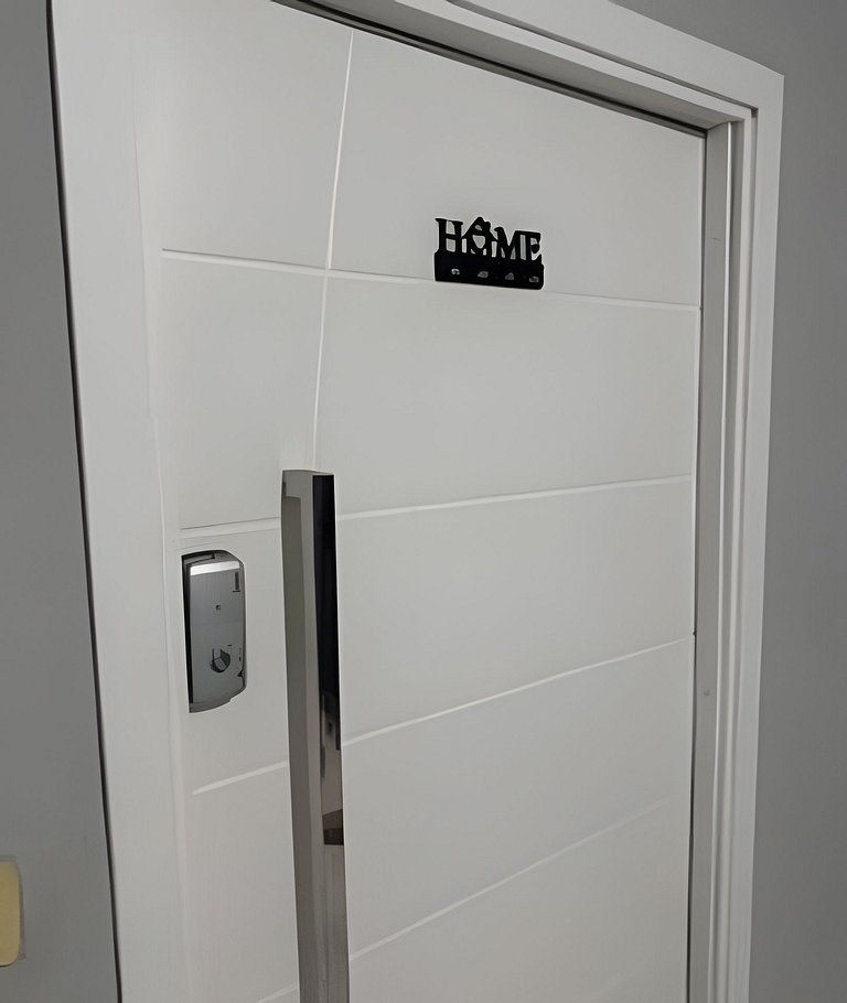 Suíte Espaçosa SmarTV, Cama Queen e Varanda