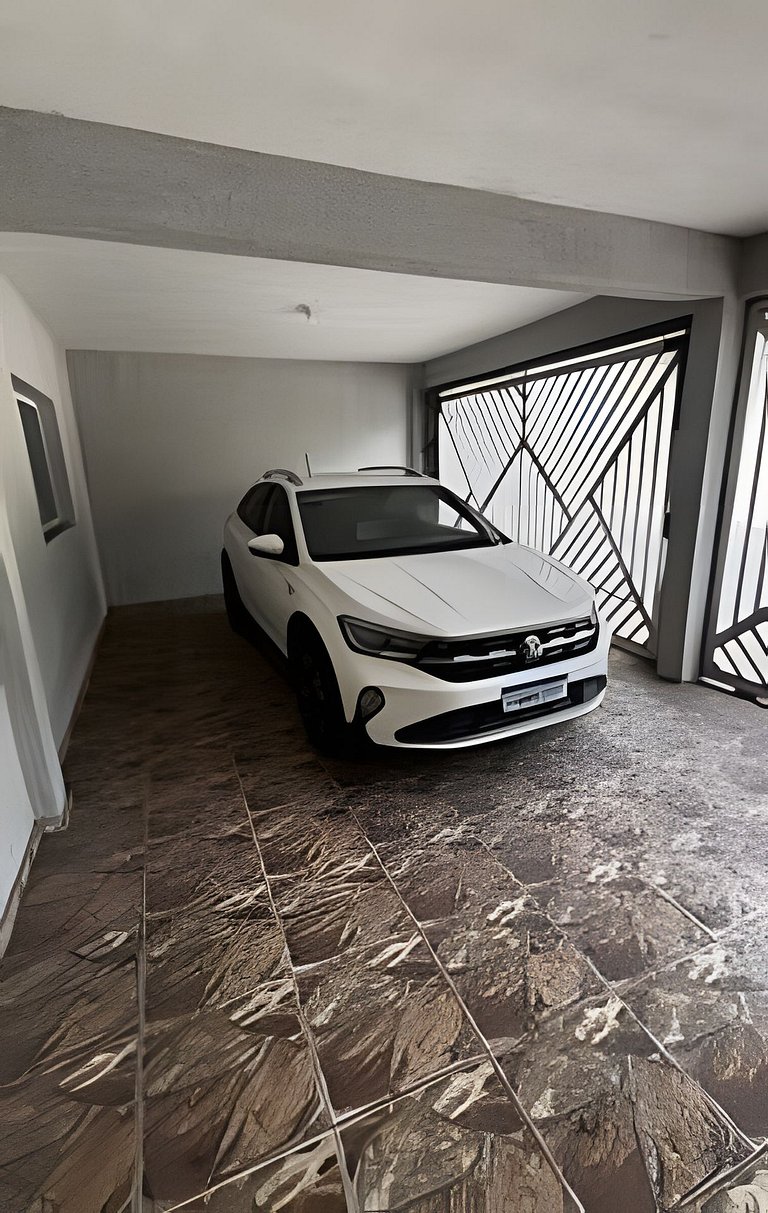 Suíte Espaçosa SmarTV, Cama Queen e Varanda