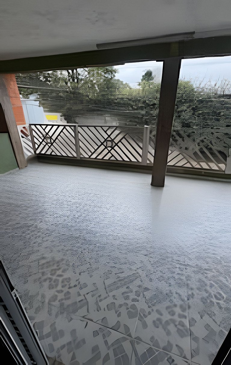 Suíte Espaçosa SmarTV, Cama Queen e Varanda