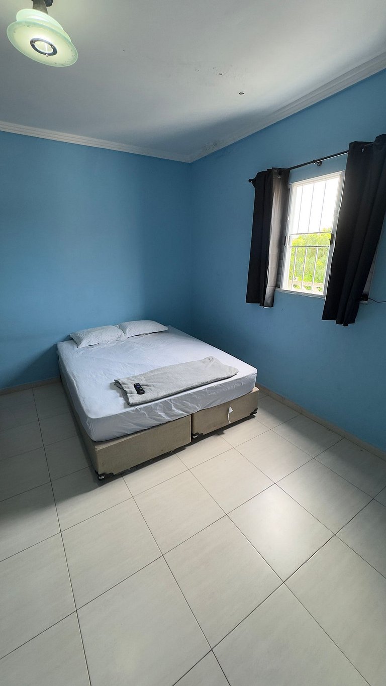 Refúgio Aconchegante com Garagem, Ônibus e trem