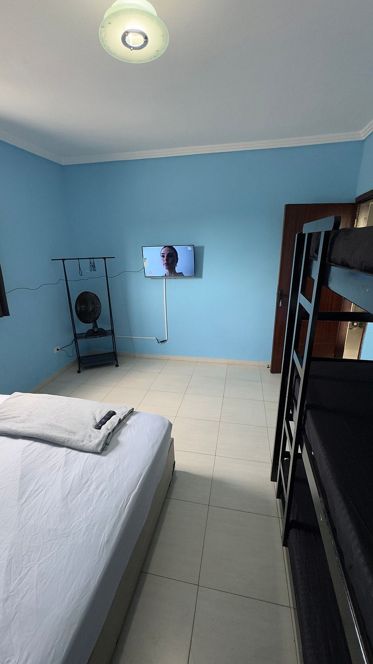 Refúgio Aconchegante com Garagem, Ônibus e trem