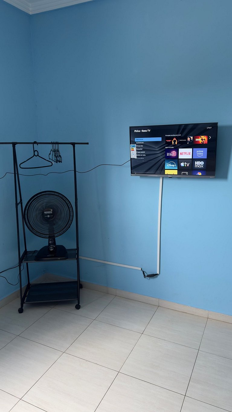 Refúgio Aconchegante com Garagem, Ônibus e trem