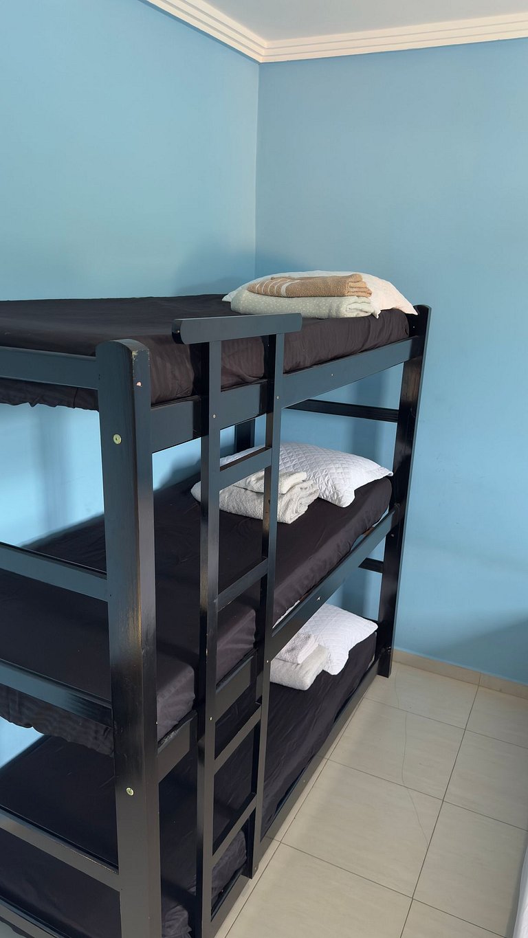 Refúgio Aconchegante com Garagem, Ônibus e trem